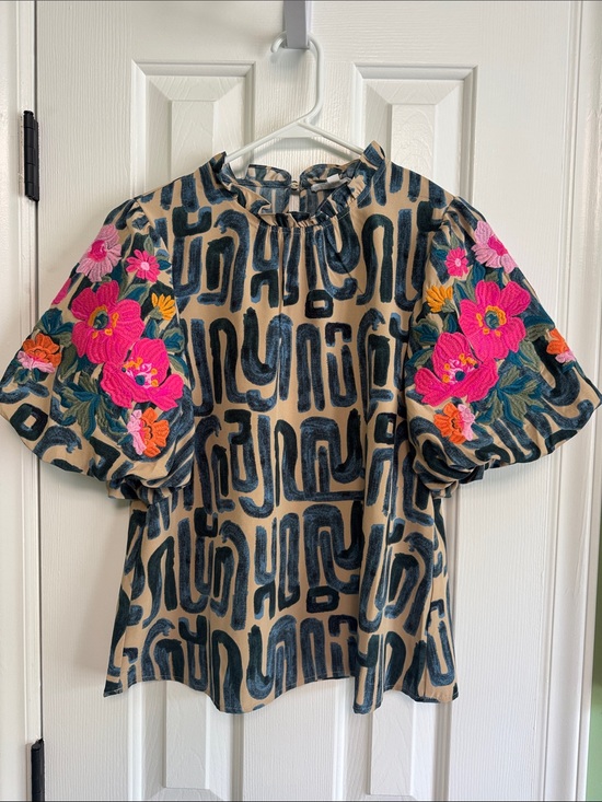 THML Tops - THML Embroidered Puff Sleeve Top Size Small
